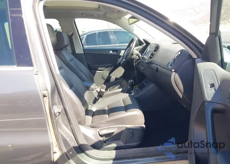 2017 Volkswagen Tiguan 2.0T Wolfsburg Edition из США, поврежденный, VIN WVGSV7AX0HK030111